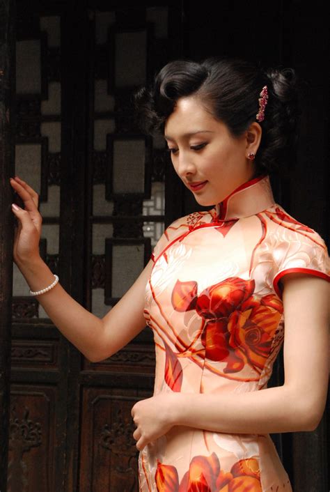 She remembers how her story began several years earlier, in 1938 china. The Cheongsam and The Chinese Bombshell | Divine Stitches