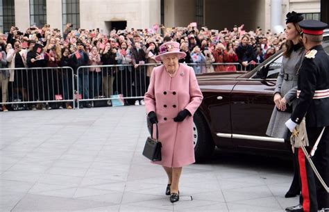 Vitorino silva argumentou que isabel ii se tornou rainha mesmo sem ter uma educação formal na escola. Kate Middleton partilha protagonismo com a rainha Isabel ...