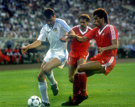 Party with the psv players after winning the european cup i. 4tretre: Maglie storiche - PSV 1988