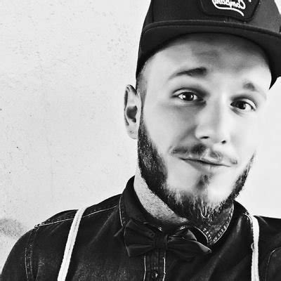 P2p doch wenn du sie dir dort besorgst, bist du ganz schnell am arsch alle dienste im internet werden inzwischen kontrolliert und sind ziemlich leer gefischt, und wenn du beim downloaden von. Transe im rollstuhl. rollstuhl - Sex :: Huge Sex TV.