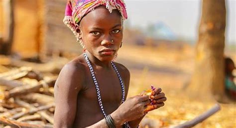 Meet the Kambari people: One of the few naked tribes of Nigeria | Pulse ...