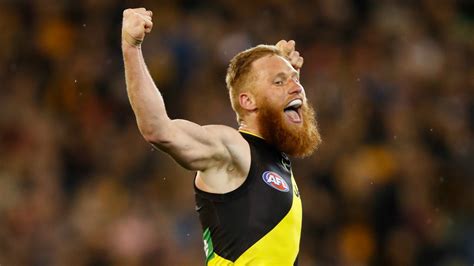 With literally no criteria, which is exactly what we let our style editor do today because we enjoy crying. The AFL Rover's early word on round three teams: Some big ...