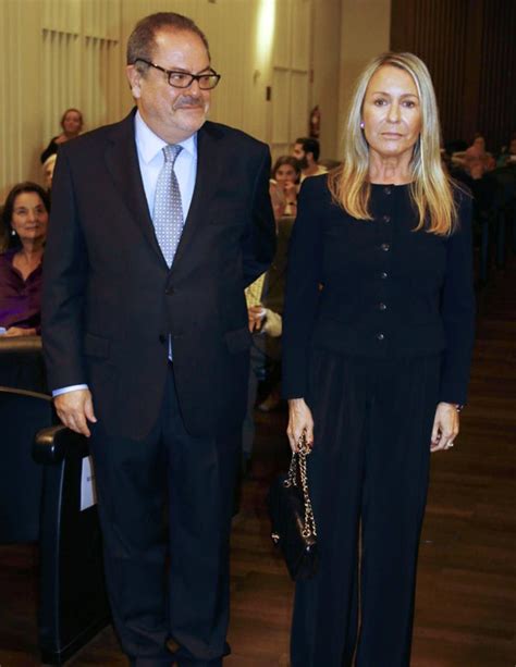 Su padre camilo cela fernández era gallego y su cela se divorció de rosario conde a finales de los 80 para casarse en 1991 con marina castaño, periodista con la que compartió sus últimos años. Marina Castaño, en un homenaje a Cela tras perder la ...