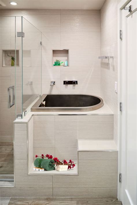 Built with a bench right inside, these beauties will transform your bathroom into a more luxurious retreat. 34 Awesome Japanese Bathtub | Japanese soaking tubs ...