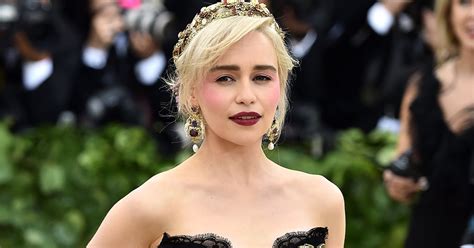 For this list, we're counting down the best, most memorable, funniest and most iconic moments from the british game of thrones actress, emilia clarke. Fast nicht überlebt: Emilia Clarke bricht ihr Schweigen ...