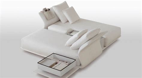 Poltrone di design per il living, comode relax e una collezione di moderne poltrone per salotto e comode poltroncine per camera da letto imbottite, reclinabili. Divani e poltrone letto di Design - M • G • C