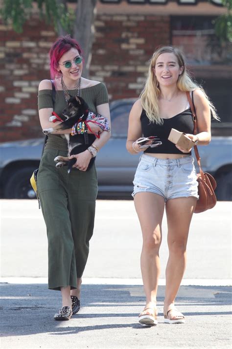 Dani x38 ❤️ dylan x3❤️. Bella Thorne and Dani Thorne - Goes to Lunch in LA 08/06 ...