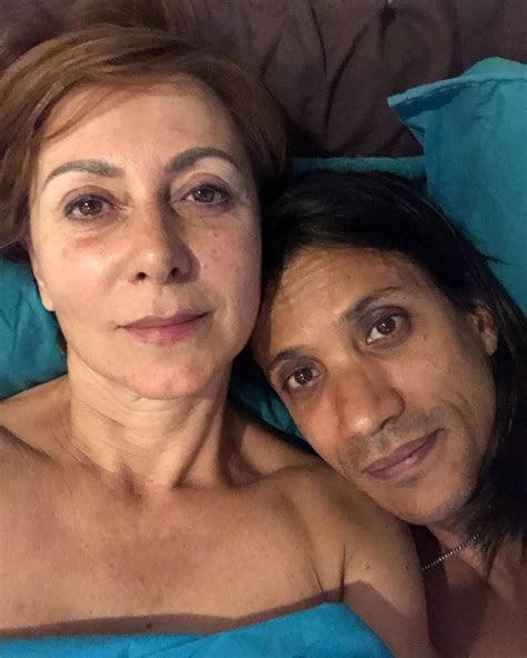 À chegada ao teatro da trin­dade, imediatamente vimos a atriz maria joão abreu, de 52 anos, que, cheia de felicidade, aconchegava num abraço o mais recente membro da família: O segredo de Maria João Abreu para manter casamento feliz ...