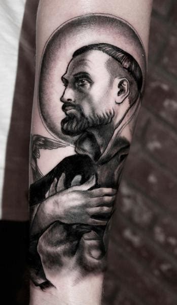 See more ideas about sleeve tattoos, tattoos, body art tattoos. Tatuagem Braço Dotwork Santo por Saved Tattoo