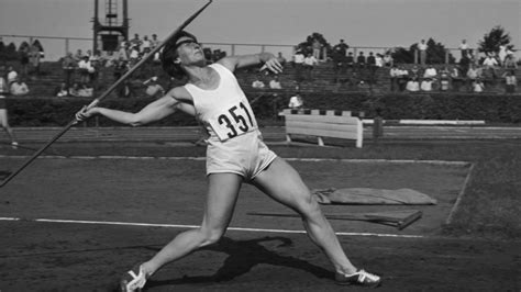 When dana zátopková of czechoslovakia, in 1952 in helsinki, won the gold medal for javelin and broke the existing olympic medal, she did so by a large margin. Legendární oštěpařka Zátopková zasvětila atletice celý ...