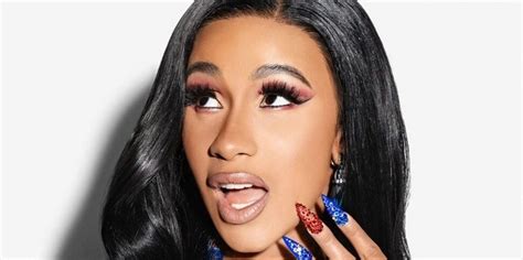 Cardi B explique pourquoi elle a eu recours à la chirurgie esthétique