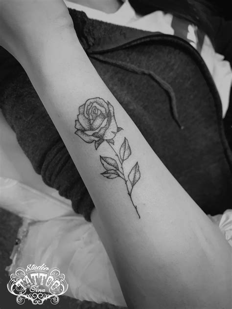 Red rose sleeve tattoos a red rose sleeve could include an entire bouquet of roses or a singular flower with vines, thorns, buds, and blooms expanding across the arm. Rosa tattoo | Tatuaggi, Tattoo studio