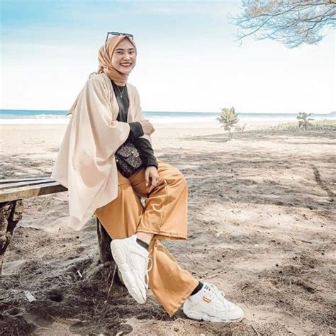 Check spelling or type a new query. Outfit ke Pantai untuk Wanita Berhijab Agar Tidak Salah Kostum