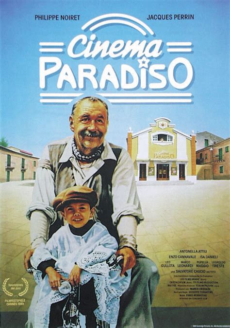 A filmmaker recalls his childhood when falling in love with the pictures at the cinema of his home village and forms a deep friendship with the cinema's projectionist. Filmplakat: Cinema Paradiso (1988) - Filmposter-Archiv