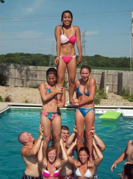 He isn't able to count to three! показать другие задания этого блока. drakesdrumuk: Bradley University Cheerleaders Pool Party