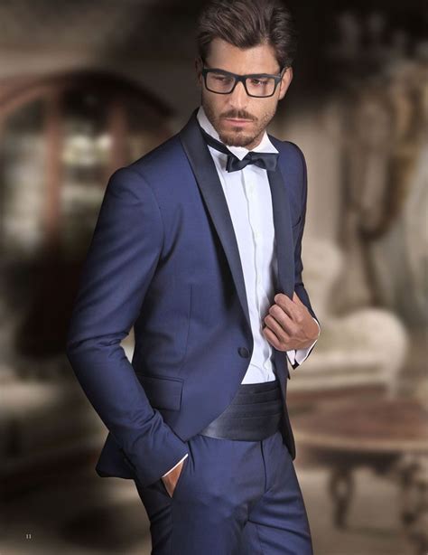 A proper noun refers to the name of a person, place, or thing. Collezione Rocchini Cerimonia Uomo La cerimonia è di per sé uno scenario, e l'abito da sposo, co ...
