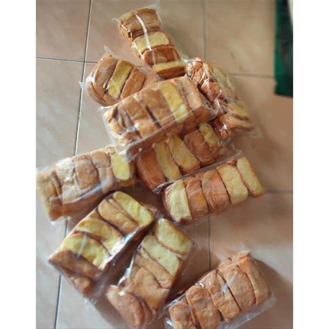 Roti kukus menjadi jenis kue yang digemari hampir semua lapisan usia. LARIS Roti Sisir Pinggiran / Roti Sisir Jadul / Roti Sisir ...