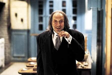 Maybe you would like to learn more about one of these? Film Review: Scary Movie 2 (2001) | HNN