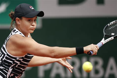 Surface terre battue (ext.) dotation 2 549 105. ROLAND GARROS Vondroušova i Barty u finalu, Australka ...