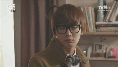 Again, what i loved most was to see the characters come to terms and grow from their struggles. Flower Boy Next Door ... gif time! (Episode 15)