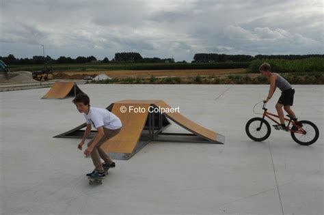 Un skatepark, un parc de planche à roulettes, aire de planche à roulettes ou plus rarement un planchodrome est un lieu essentiellement destiné à la pratique du skateboard, mais le terme est utilisé pour qualifier une aire de pratique de toute discipline relevant des sports de glisse, comme le skate. Editiepajot : Skaters hebben een nieuw park in GOOIK