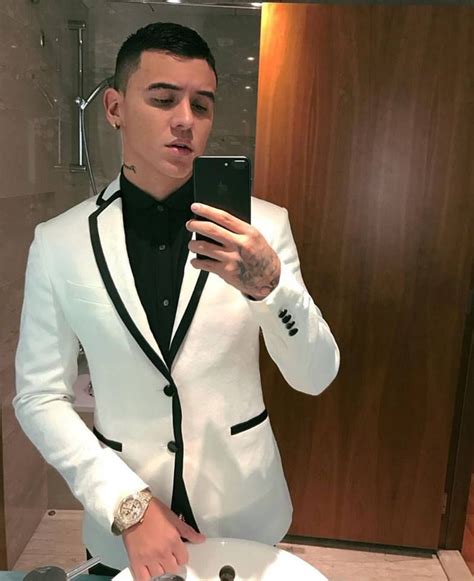 Kevin roldan is known for his work on borders (2020), bounty: Mi Novio Kevin Roldán Tan Guapo Mi Bebé | Roldan, Moda ...
