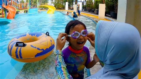 Kolam renang indoor yang ada di hotel ini. Kolam renang anak kecil Belajar berenang dan bermain air ...