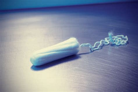 Fortunately, you can insert a tampon without an applicator! How to Insert a Tampon Properly for the First Time - YouQueen