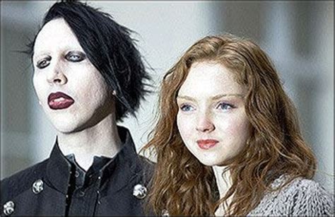 Maybe you would like to learn more about one of these? Marilyn Manson: didare marilyn ba Lily Cole
