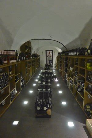 Vineyards of randersacker © hiller weins. Blick in den Weinkeller - Bild von Gasthof Bären ...